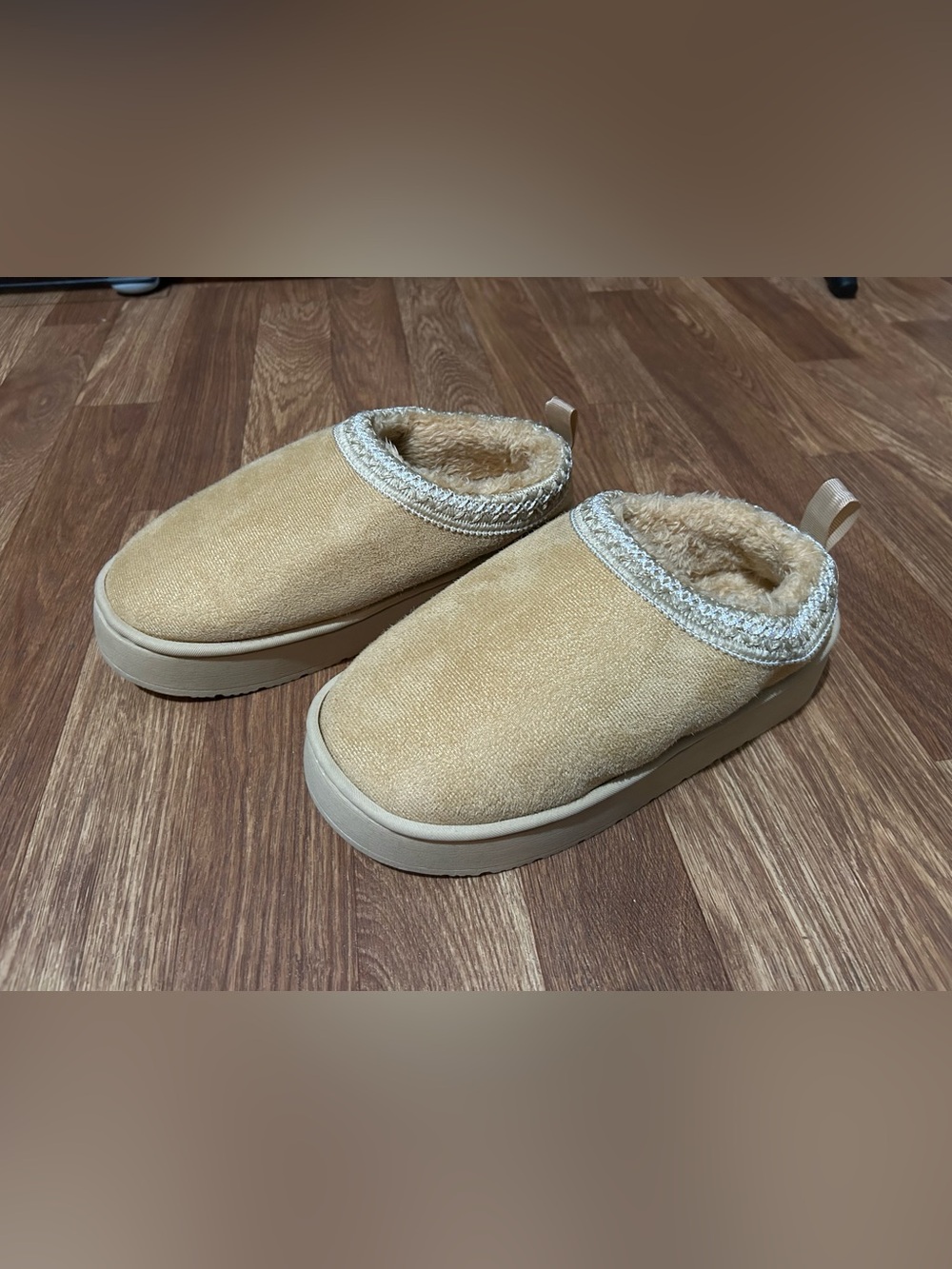 Sole Mates Women's Brown Slip-On Slippers Size 7